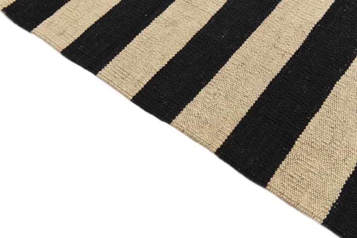 Detail image of 5' 6 x 8' 7 Hand Woven Kilim Modern Wool Rug