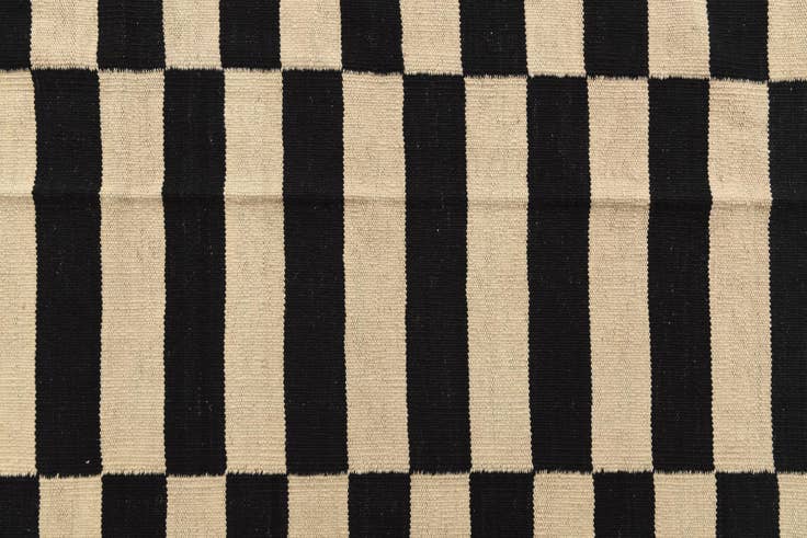 Detail image of 5' 6 x 8' 7 Hand Woven Kilim Modern Wool Rug