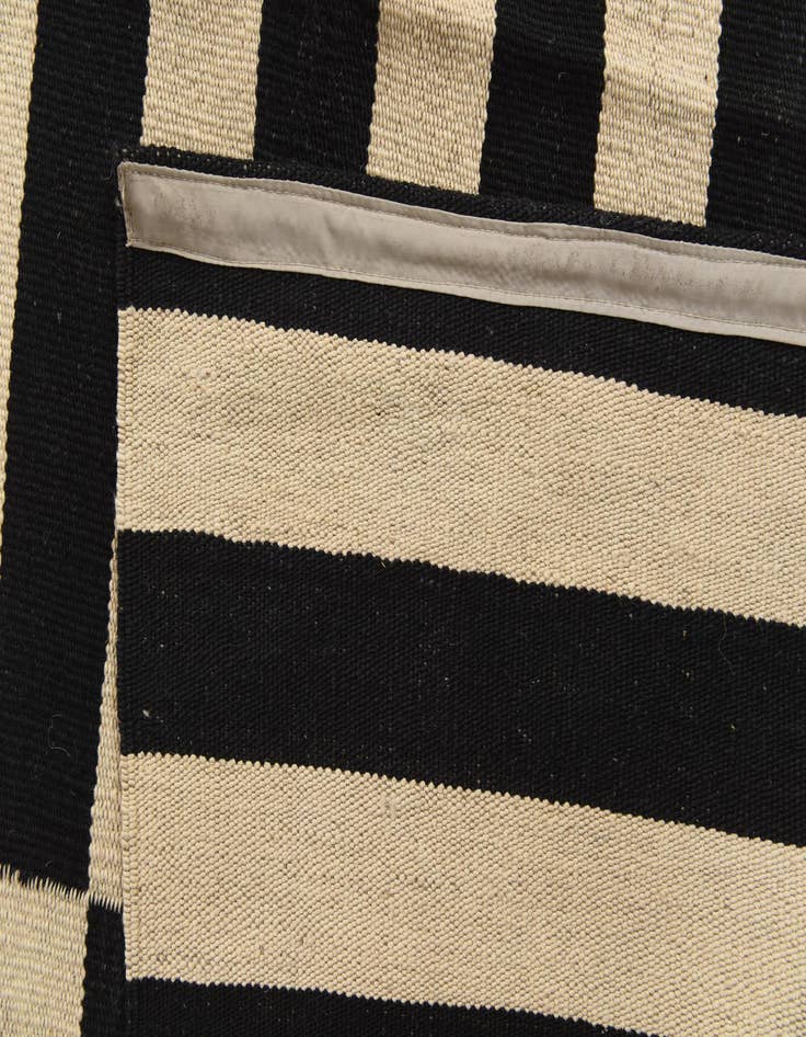 Detail image of 5' 6 x 8' 7  Hand Woven Kilim Modern Wool Rug