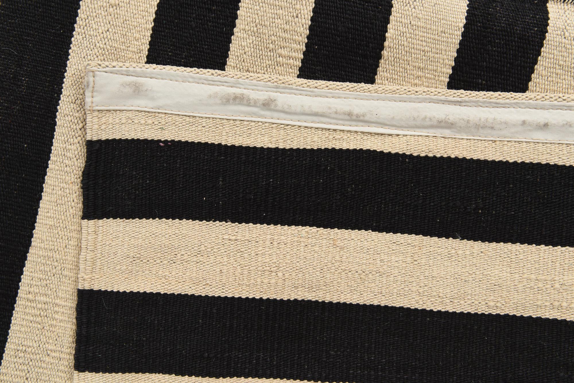 5' 9 x 8' Hand Woven Kilim Modern Wool Rug