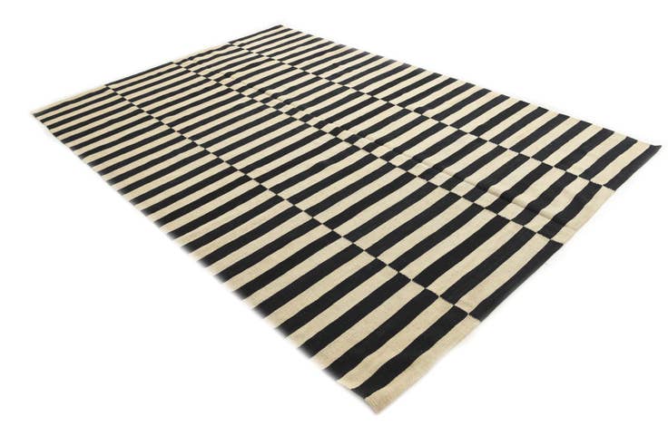 Detail image of 6' 7 x 9' 9 Hand Woven Kilim Modern Wool Rug