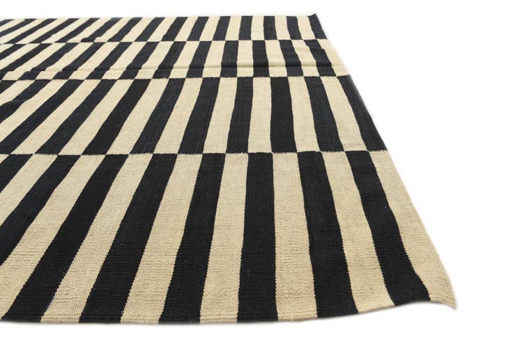 Detail image of 6' 7 x 9' 9 Hand Woven Kilim Modern Wool Rug