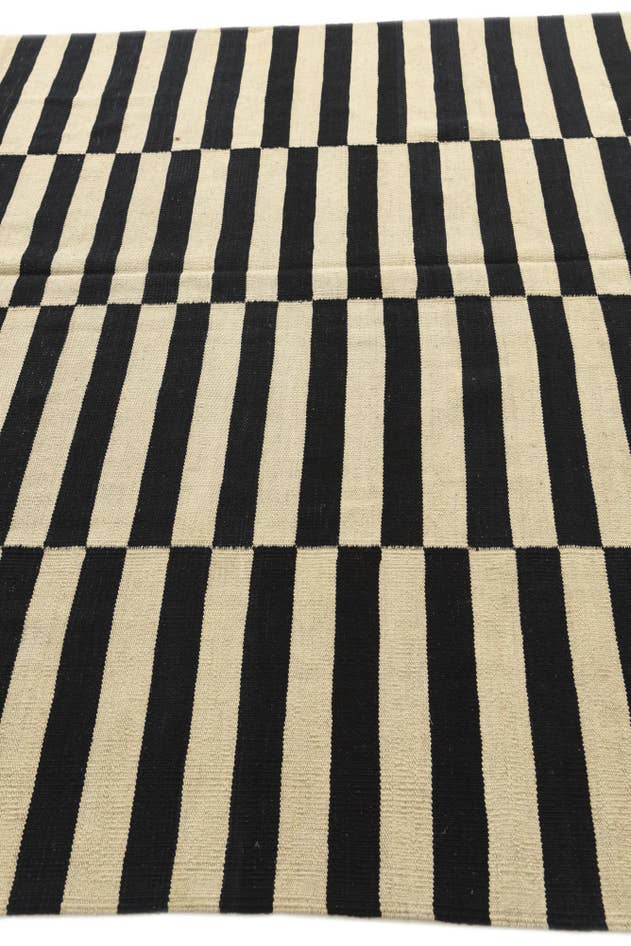 Detail image of 6' 7 x 9' 9 Hand Woven Kilim Modern Wool Rug