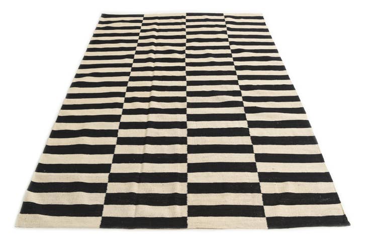 Detail image of 5' 10 x 7' 10 Hand Woven Kilim Modern Wool Rug