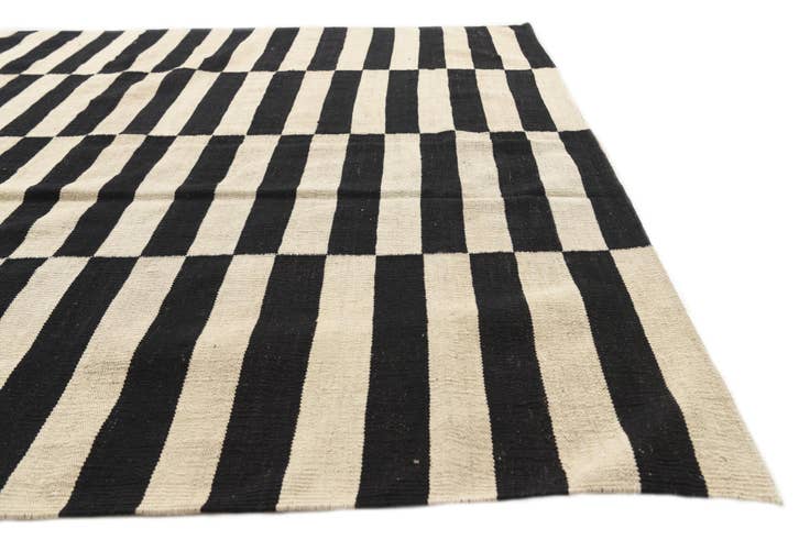 Detail image of 5' 10 x 7' 10 Hand Woven Kilim Modern Wool Rug