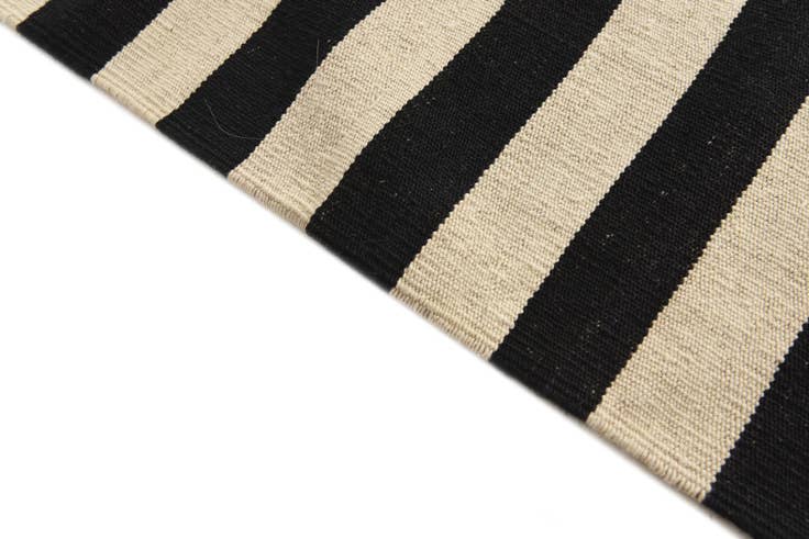 Detail image of 5' 10 x 7' 10 Hand Woven Kilim Modern Wool Rug