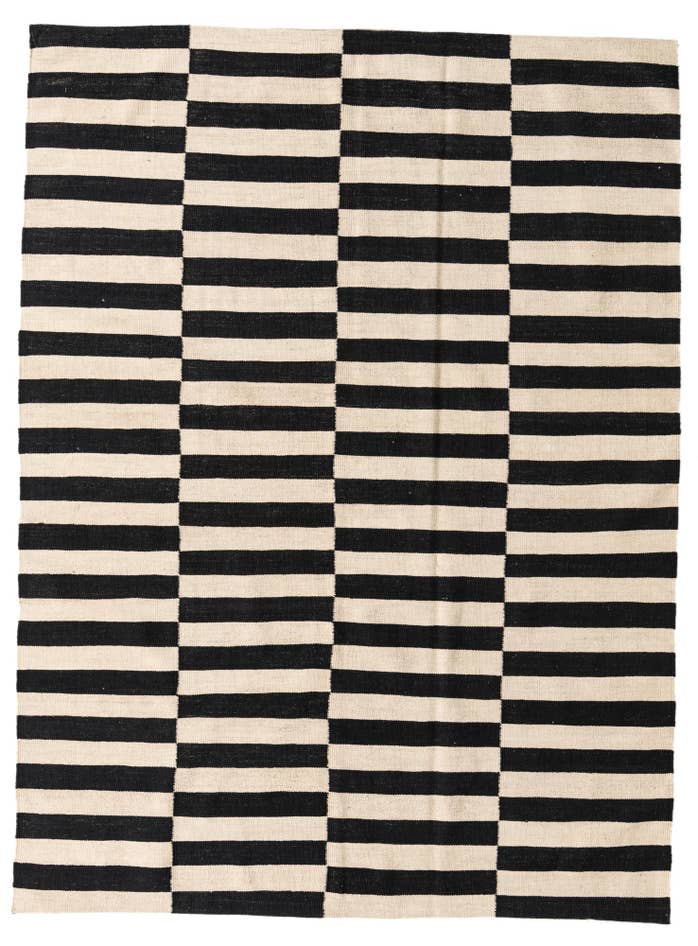 Detail image of 5' 10 x 7' 10 Hand Woven Kilim Modern Wool Rug