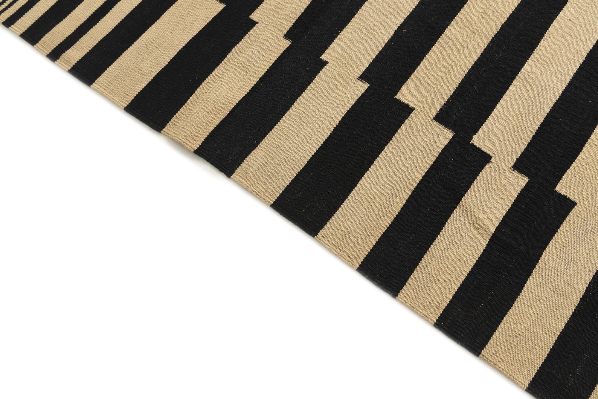 6' 10 x 9' 8 Hand Woven Kilim Modern Wool Rug