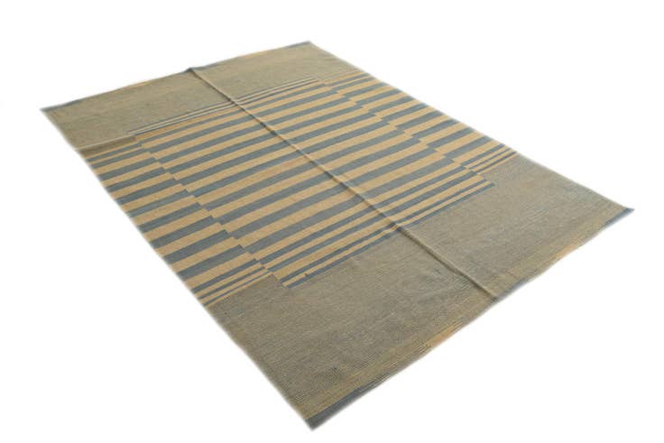 Detail image of 5' 6 x 7' 6 Hand Woven Kilim Modern Wool Rug