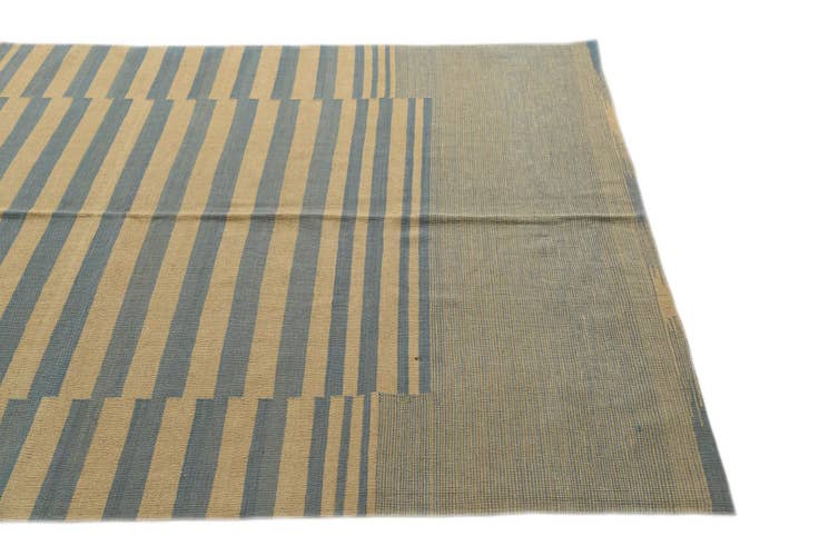Detail image of 5' 6 x 7' 6 Hand Woven Kilim Modern Wool Rug