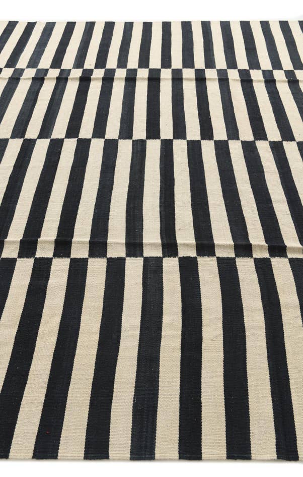 Detail image of 8' 3 x 9' 10 Hand Woven Kilim Modern Wool Rug