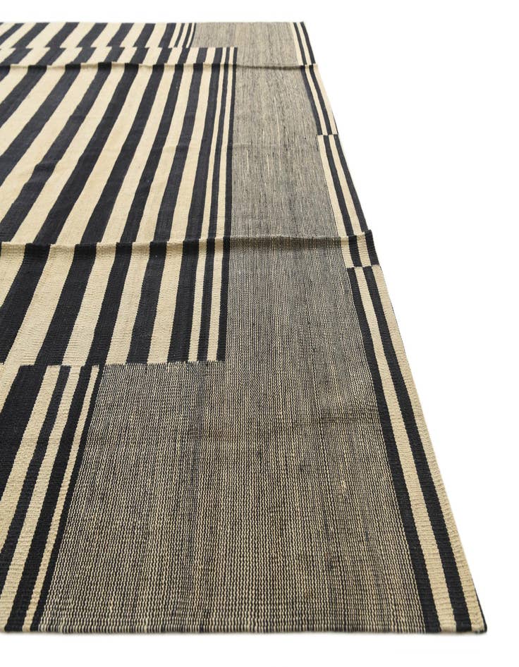 Detail image of 8' 2 x 9' 8  Hand Woven Kilim Modern Wool Rug
