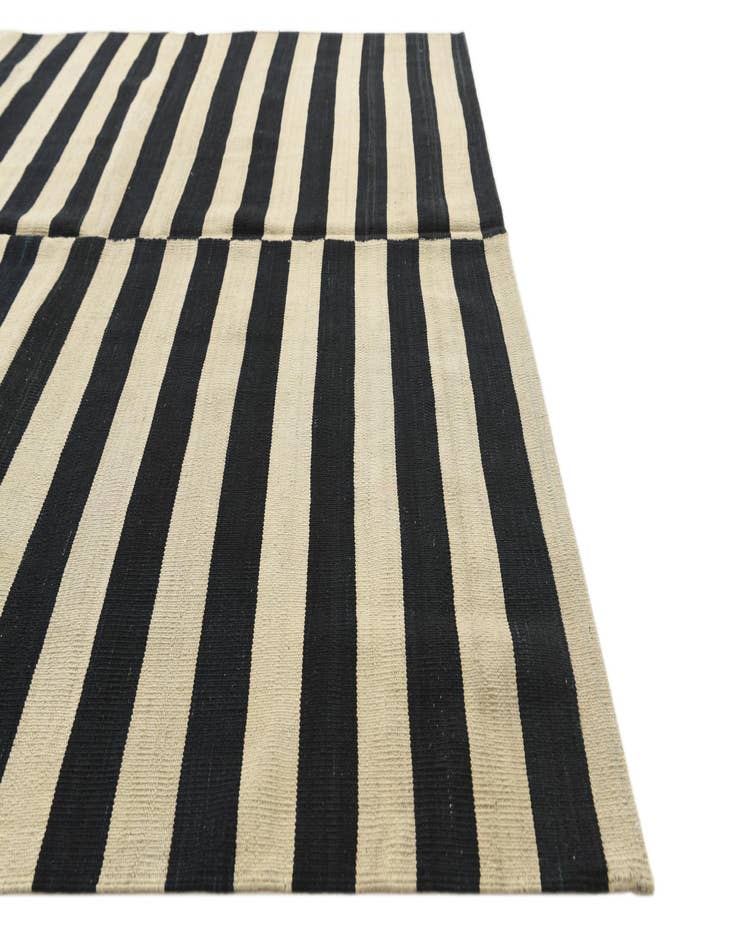 Detail image of 5' 4 x 6' 9  Hand Woven Kilim Modern Wool Rug