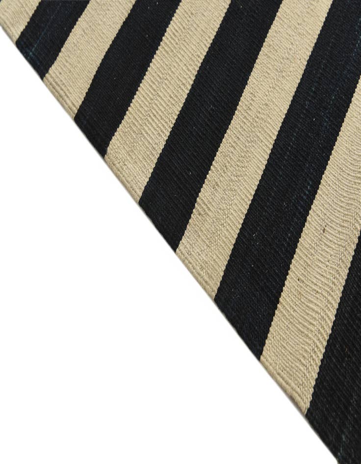 Detail image of 5' 4 x 6' 9  Hand Woven Kilim Modern Wool Rug