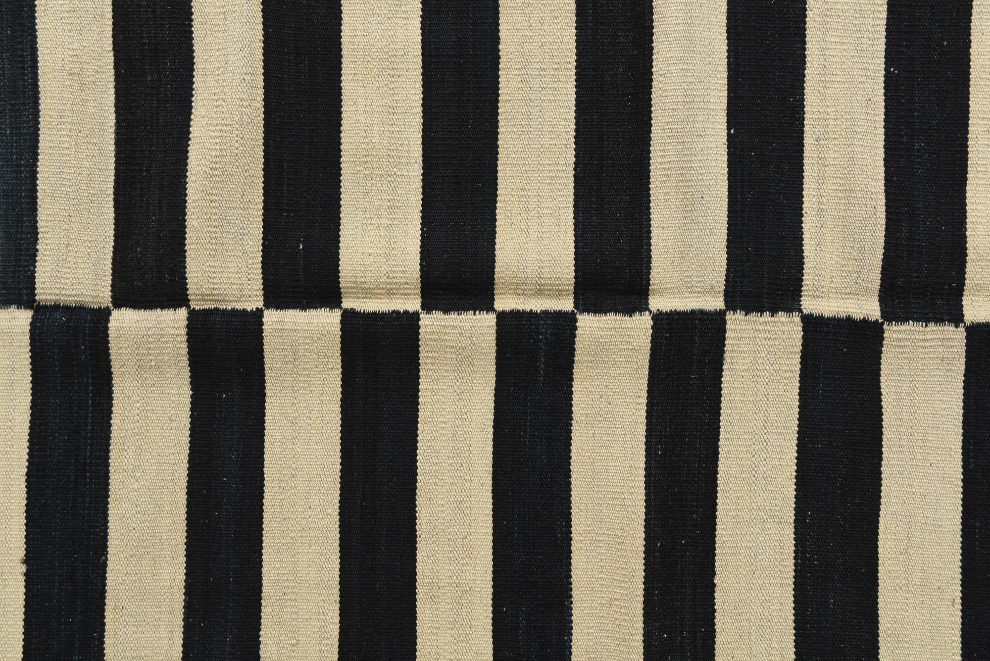 5' 4 x 6' 9 Hand Woven Kilim Modern Wool Rug