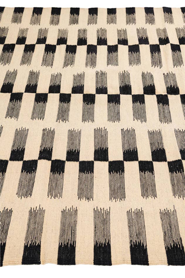 Detail image of 6' 2 x 7' 8 Hand Woven Kilim Modern Wool Rug