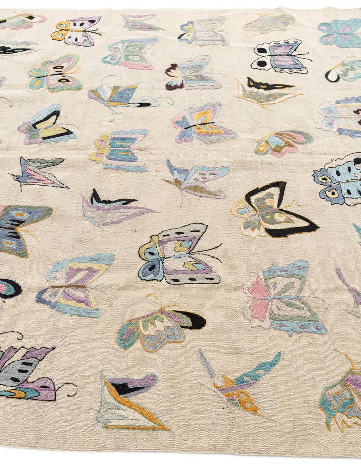 Detail image of 5' 9 x 7' 9  Hand Woven Kilim Suzani Wool Rug