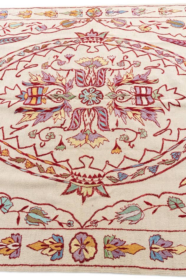 Detail image of 6' x 8' Hand Woven Kilim Suzani Wool Rug