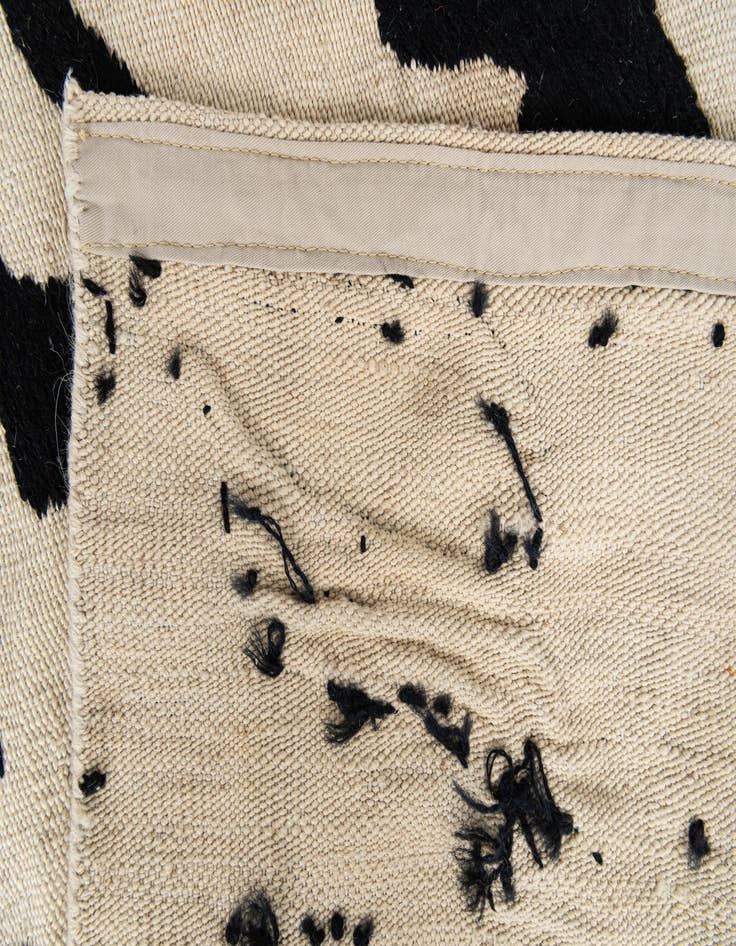 Detail image of 6' 8 x 9' 8  Hand Woven Kilim Suzani Wool Rug