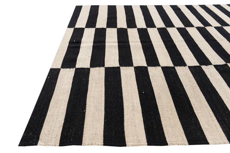Detail image of 4' 1 x 5' 10 Hand Woven Kilim Suzani Wool Rug