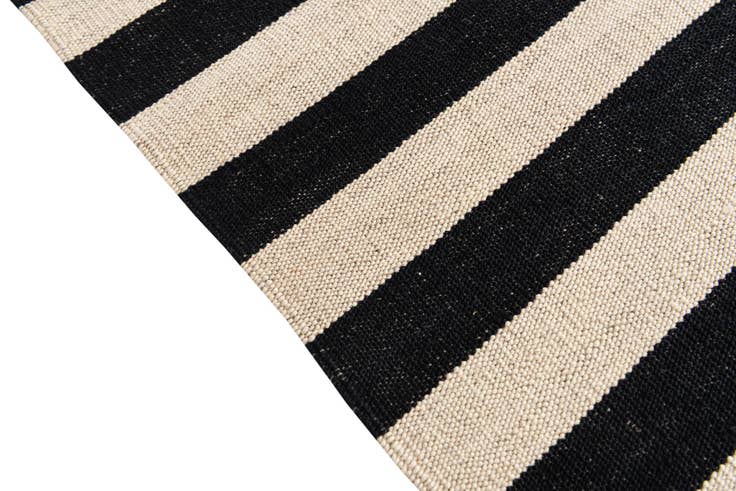 Detail image of 4' 1 x 5' 10 Hand Woven Kilim Suzani Wool Rug