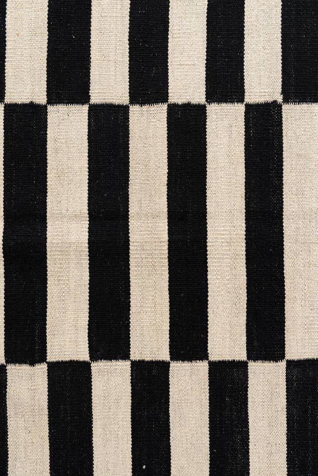 Detail image of 4' 1 x 5' 10 Hand Woven Kilim Suzani Wool Rug
