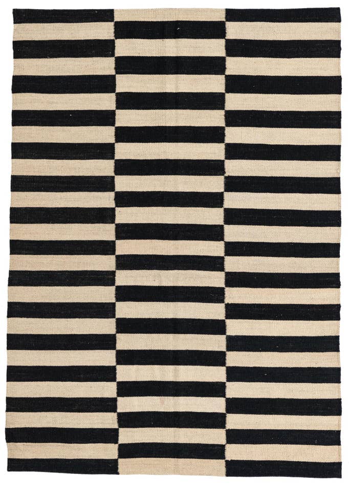 Detail image of 4' 1 x 5' 10 Hand Woven Kilim Suzani Wool Rug