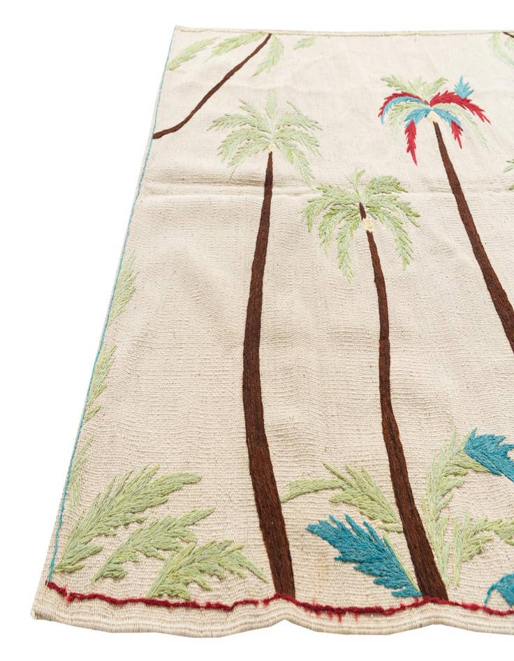 Detail image of 4' 4 x 5' 10  Hand Woven Kilim Suzani Wool Rug