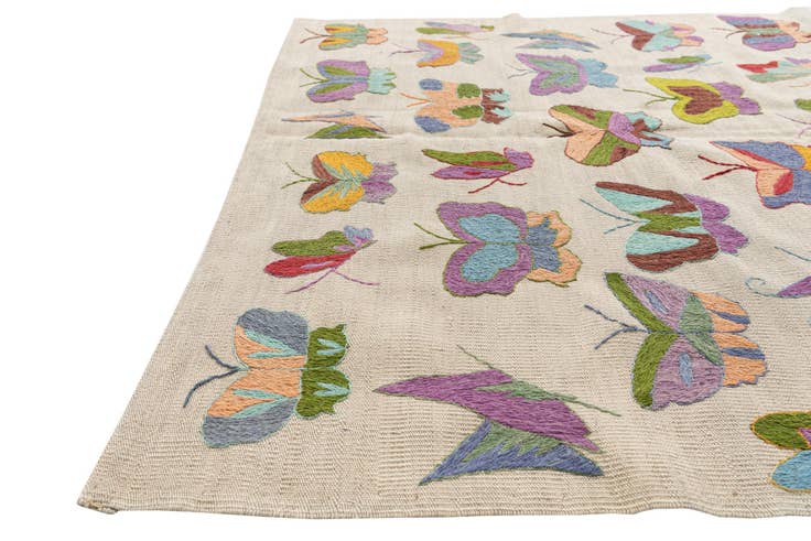 Detail image of 4' 7 x 6' 1 Hand Woven Kilim Suzani Wool Rug