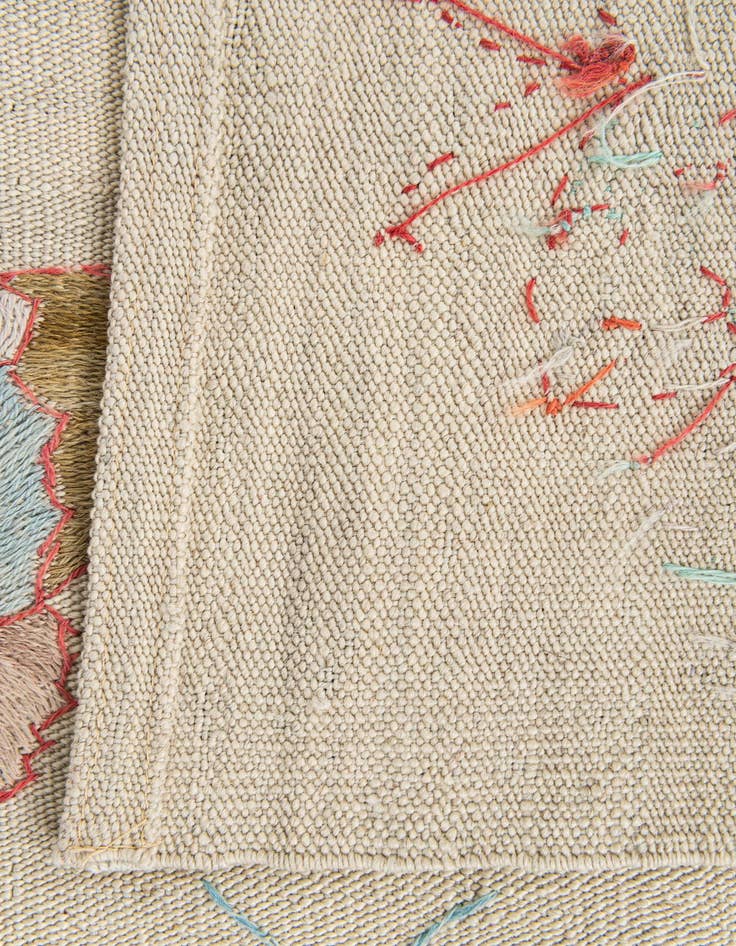 Detail image of 4' 3 x 5' 10  Hand Woven Kilim Suzani Wool Rug