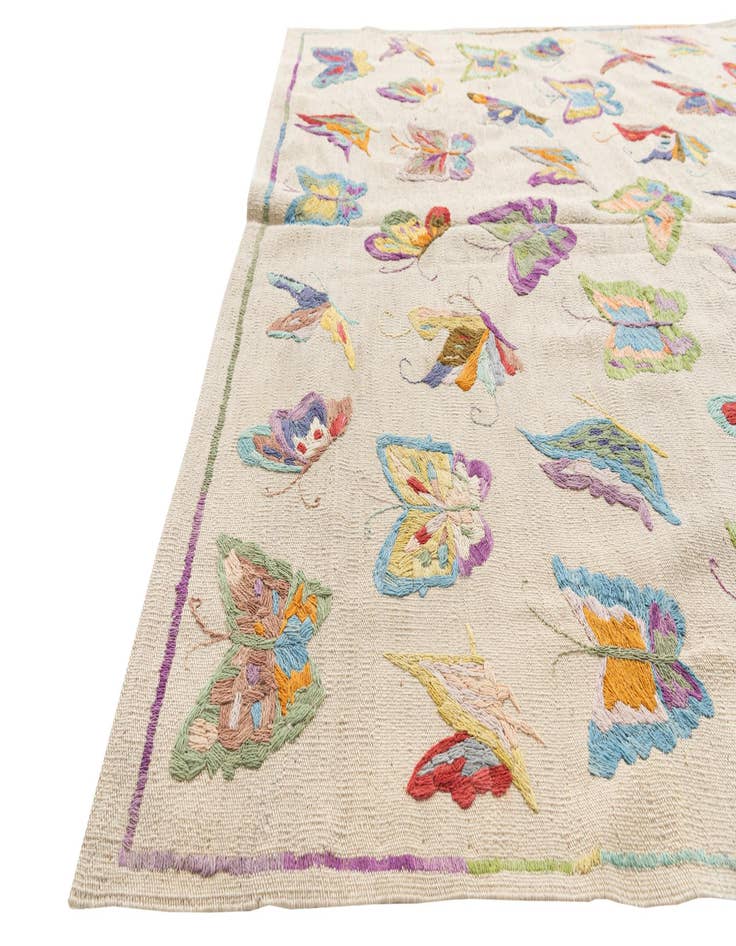 Detail image of 5' 5 x 6'  Hand Woven Kilim Suzani Wool Rug