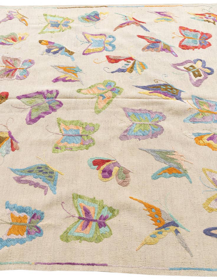 Detail image of 5' 5 x 6'  Hand Woven Kilim Suzani Wool Rug