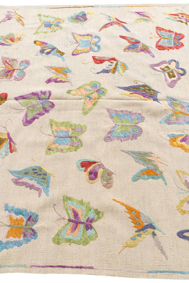 Detail image of 5' 5 x 6' Hand Woven Kilim Suzani Wool Rug