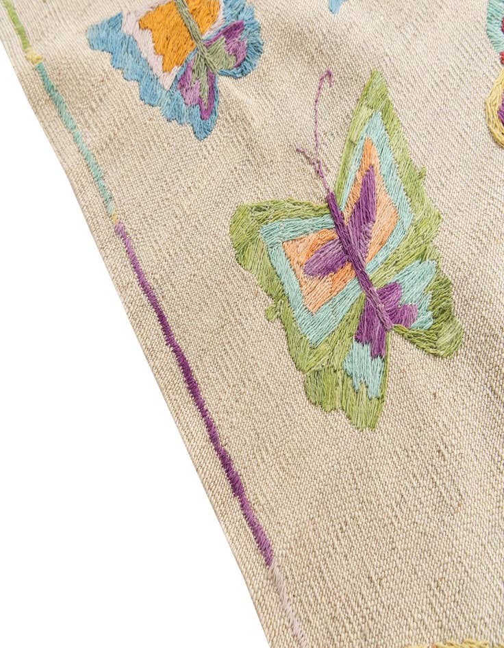 Detail image of 5' 5 x 6'  Hand Woven Kilim Suzani Wool Rug