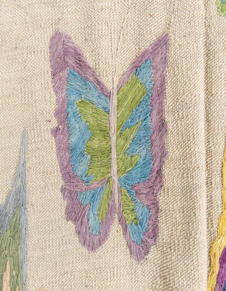 Detail image of 5' 5 x 6'  Hand Woven Kilim Suzani Wool Rug