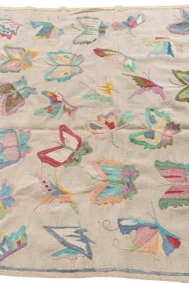 Detail image of 4' 6 x 6' 4 Hand Woven Kilim Suzani Wool Rug