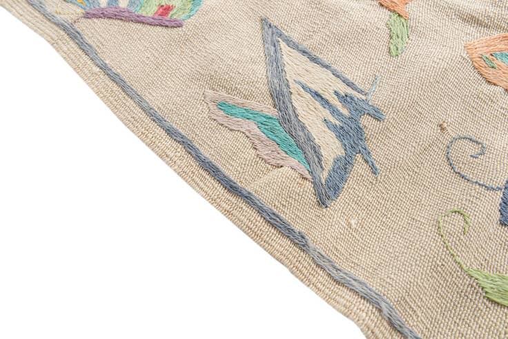 Detail image of 4' 6 x 6' 4 Hand Woven Kilim Suzani Wool Rug