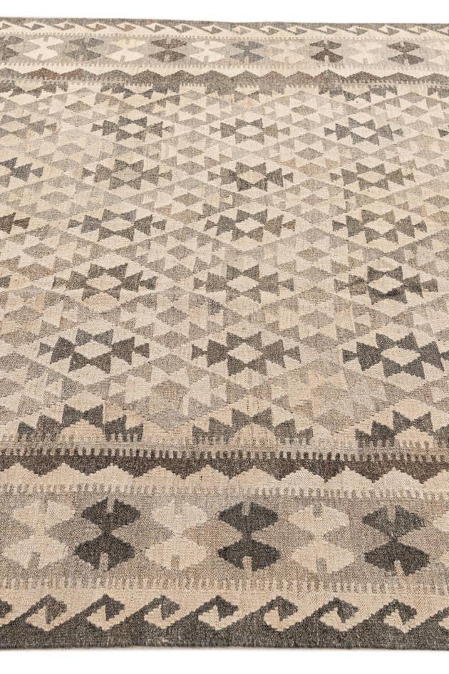 Detail image of 6' 11 x 9' 7 Hand Woven Kundan Kilim Wool Rug