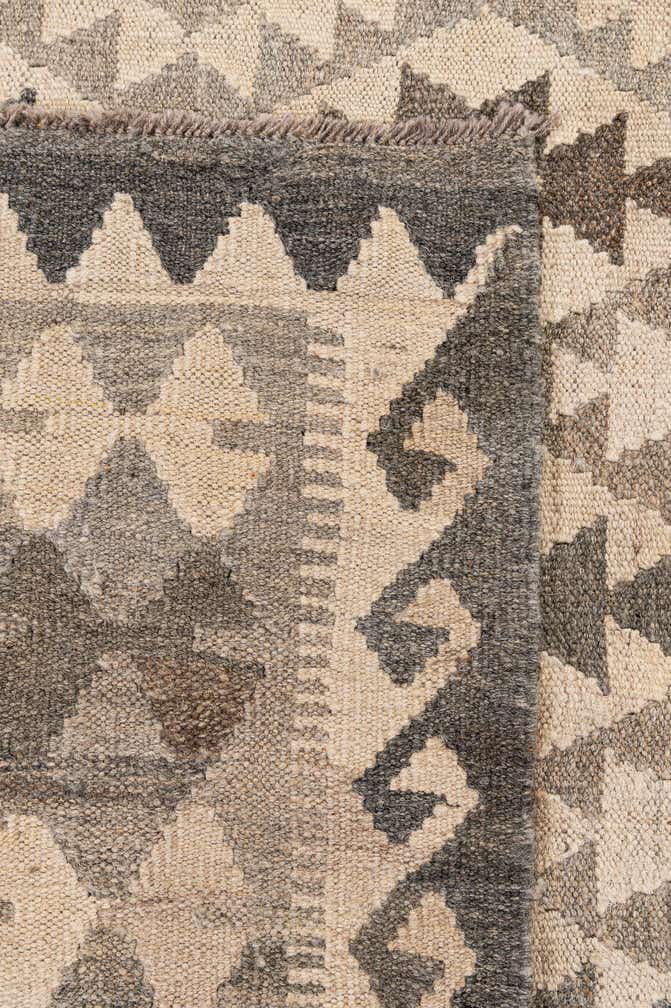 6' 11 x 9' 7 Hand Woven Kundan Kilim Wool Rug