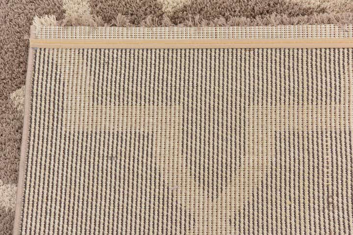 5' 3 x 7' 9 Lattice Rug