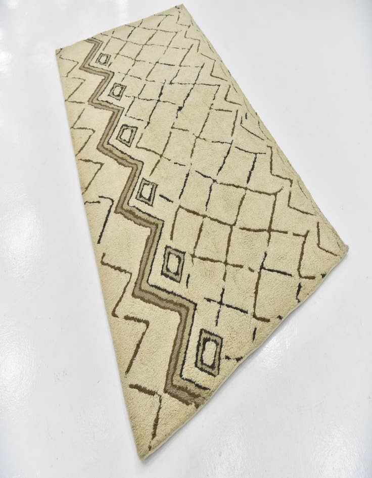 Detail image of 5' 2 x 8' 2 Luna Wool Rug