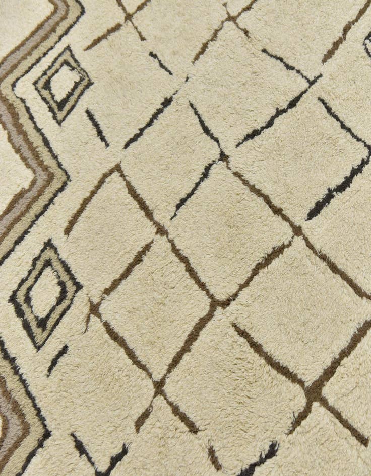 Detail image of 5' 2 x 8' 2 Luna Wool Rug
