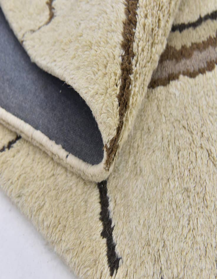 Detail image of 5' 2 x 8' 2 Luna Wool Rug