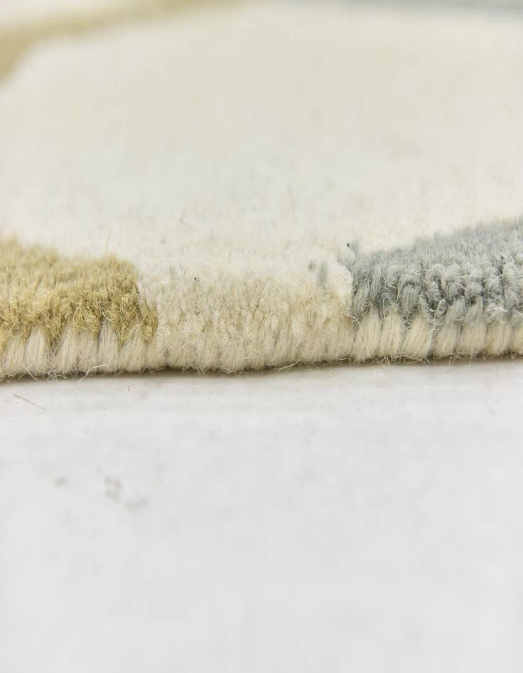 Detail image of 5' x 8' Luna Wool Rug