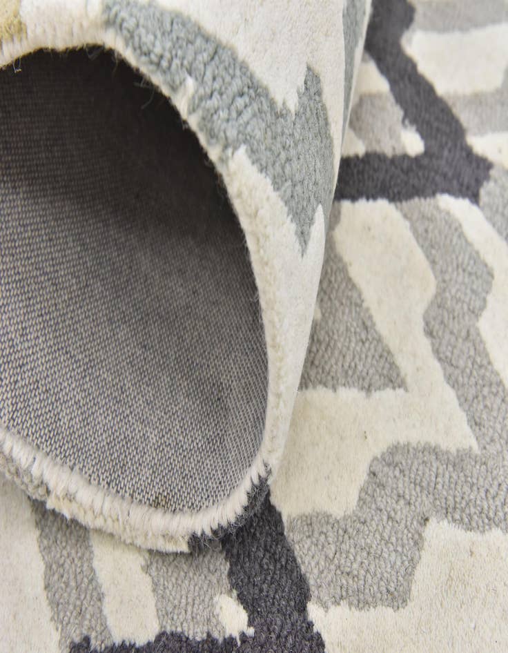 Detail image of 5' x 8' Luna Wool Rug