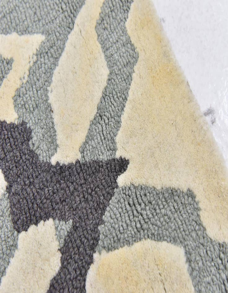 Detail image of 5' x 8' Luna Wool Rug