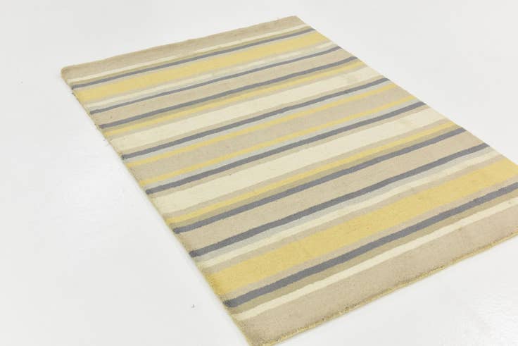 Detail image of 4' x 5' 7 Luna Wool Rug