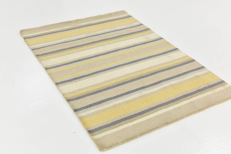 Detail image of 4' x 5' 7 Luna Wool Rug