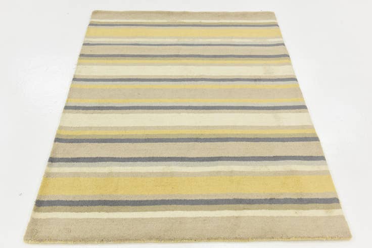 Detail image of 4' x 5' 7 Luna Wool Rug