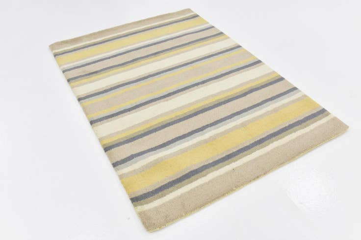 Detail image of 4' x 5' 8 Luna Wool Rug